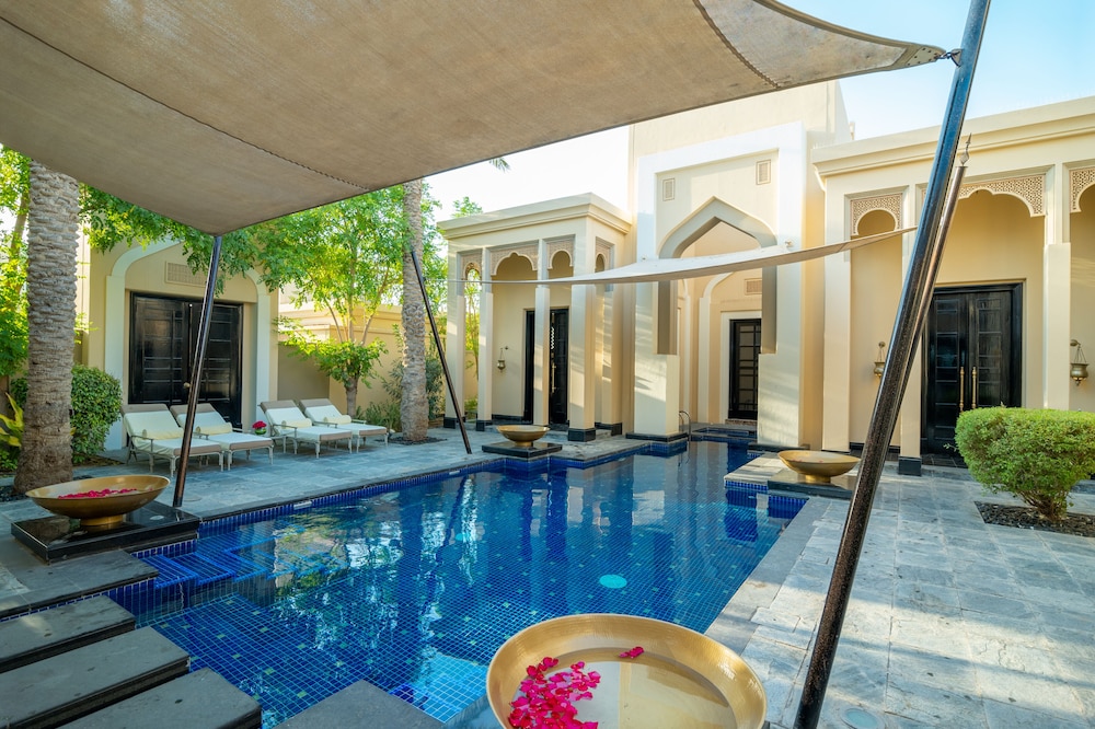Raffles Al Areen Palace Bahrain 10/69