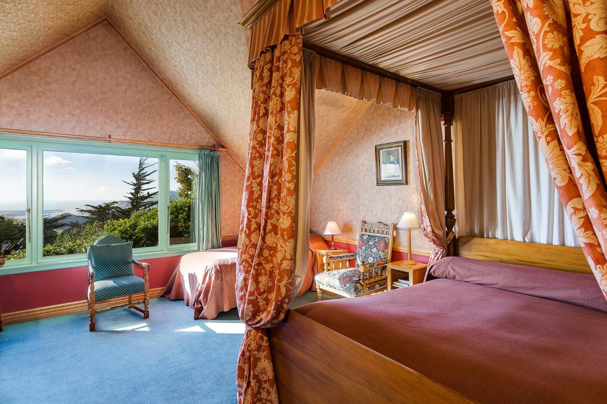Lodge, 1 Queen and 1 Single Bed