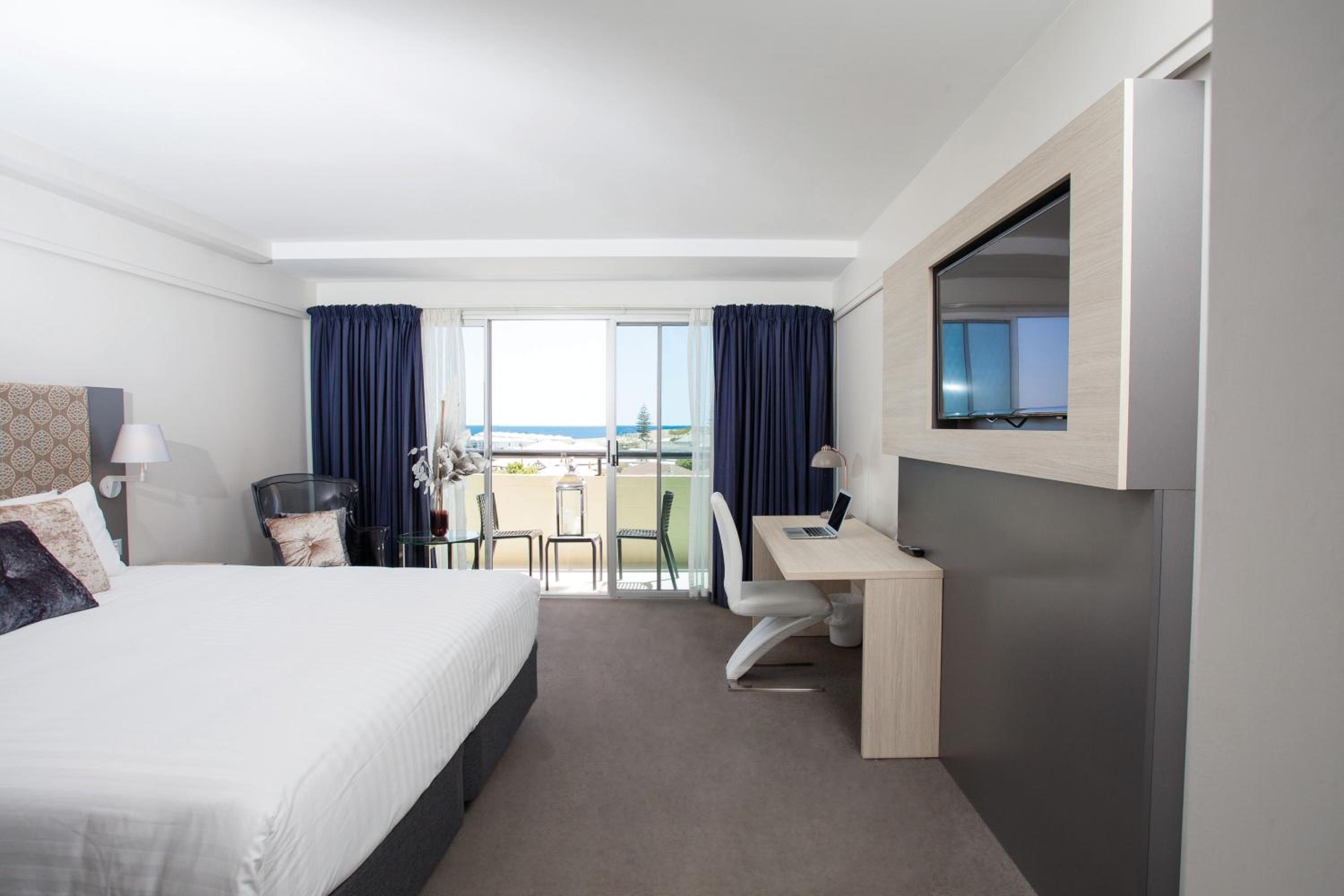 Superior, King Bed, Ocean View