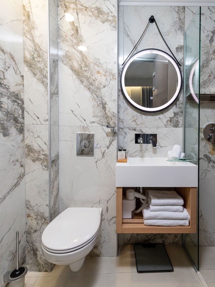 Metropolitan Pearl Boutique Hotel 35/38