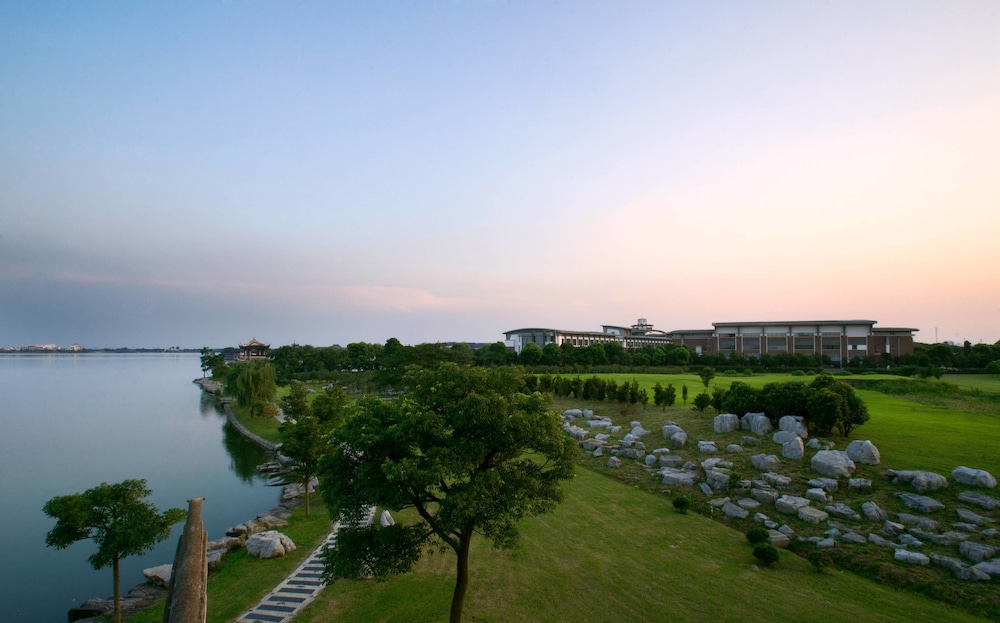 Tongli Lakeview Hotel 72/76