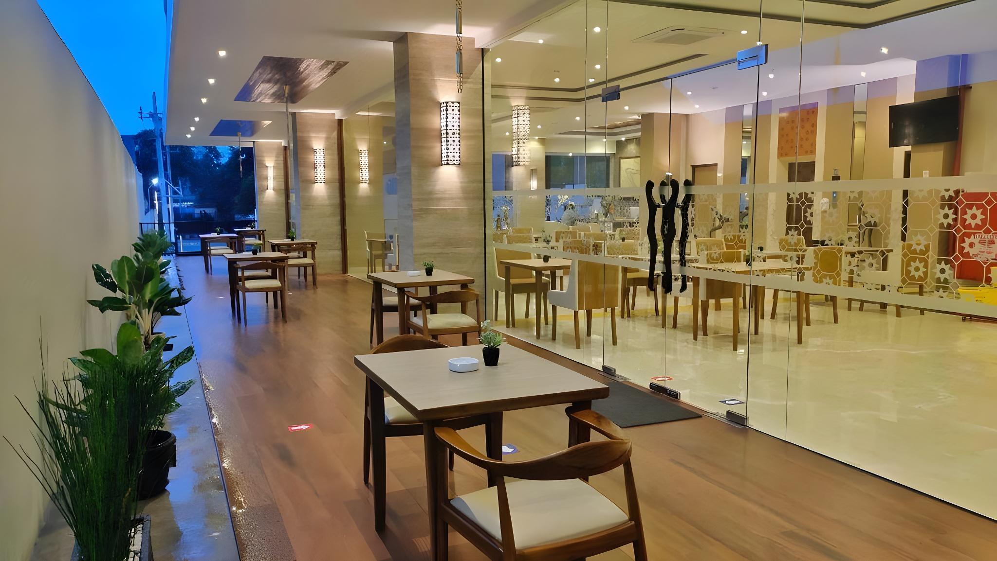Lynn Hotel Mojokerto 20/28