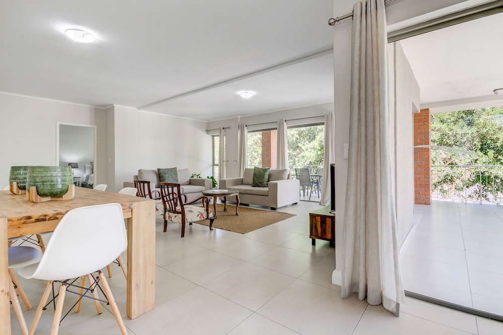 Mayfair Luxury Apartments 40/50