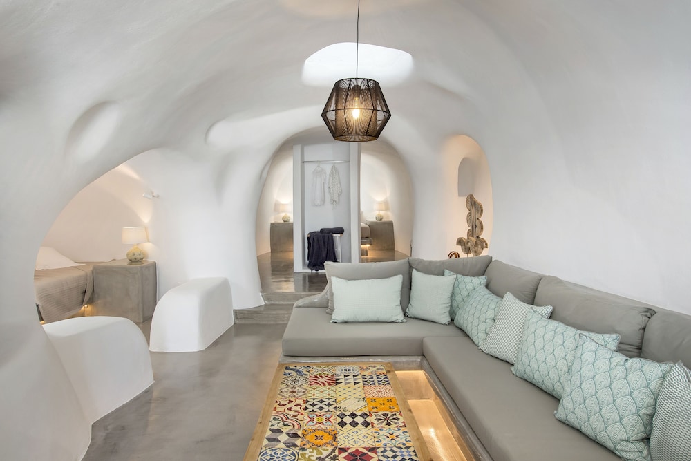 Aqua Serenity Santorini Luxury Suites 30/50
