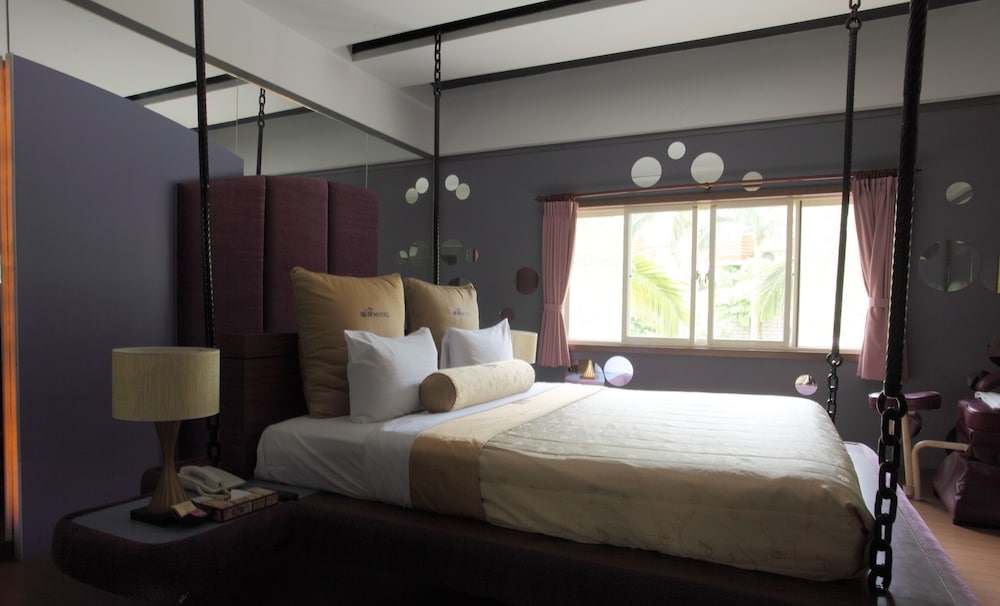 Regale Villa Hotel 12/73