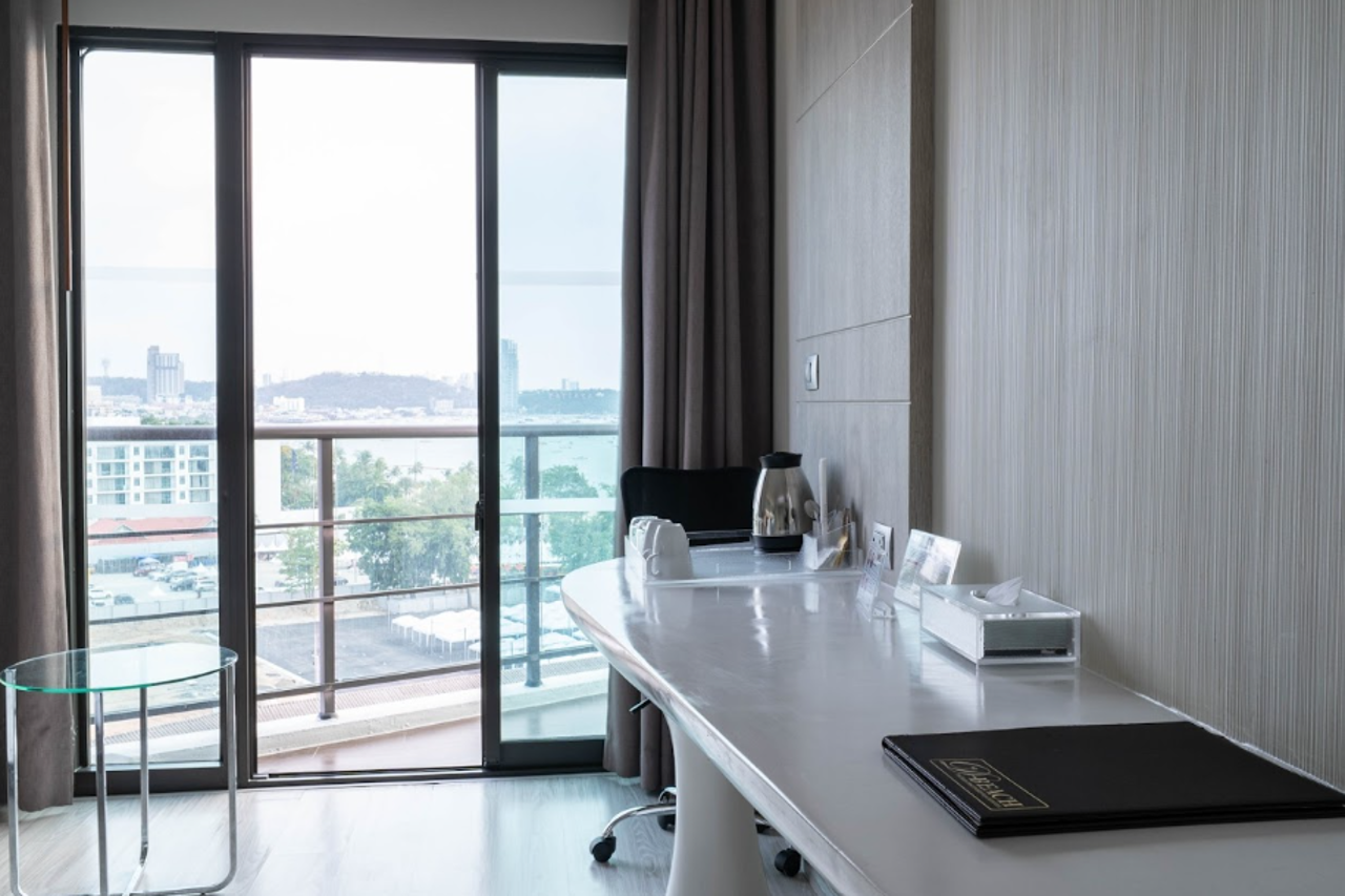 Pattaya Discovery Beach Hotel 26/27