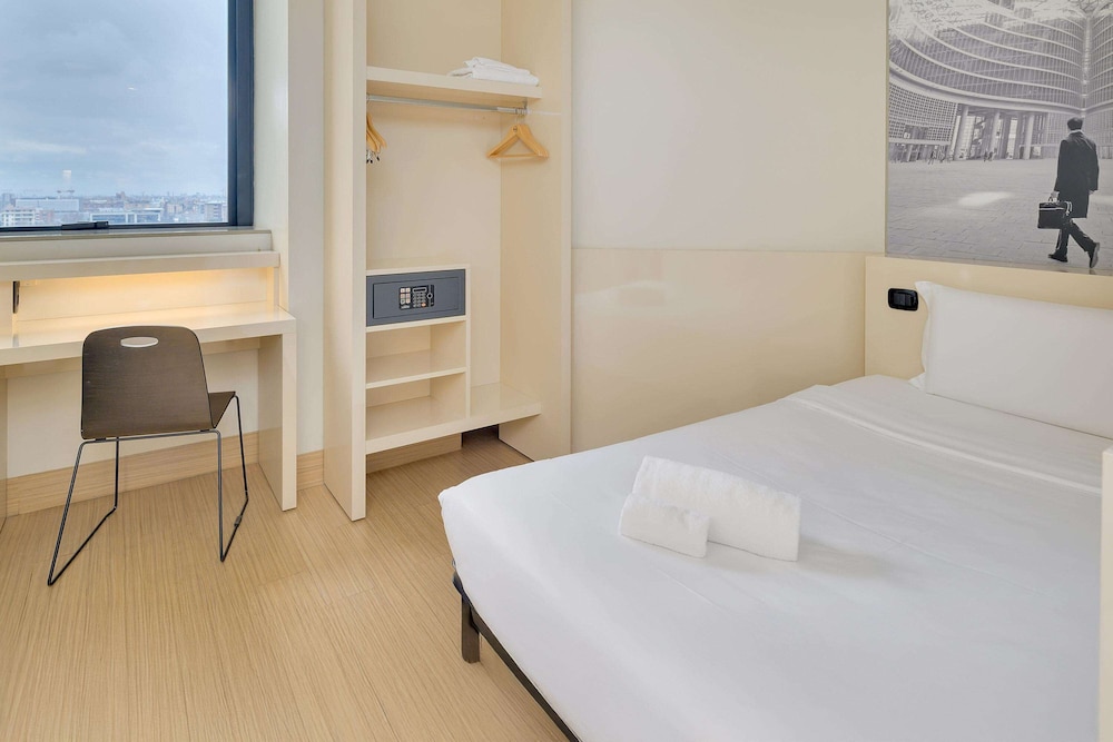 ROOM, SINGLE