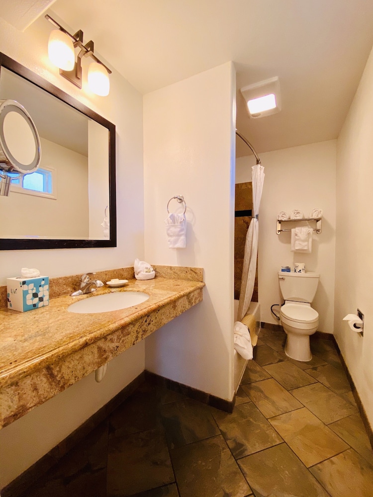 Monterey Bay Lodge 36/71