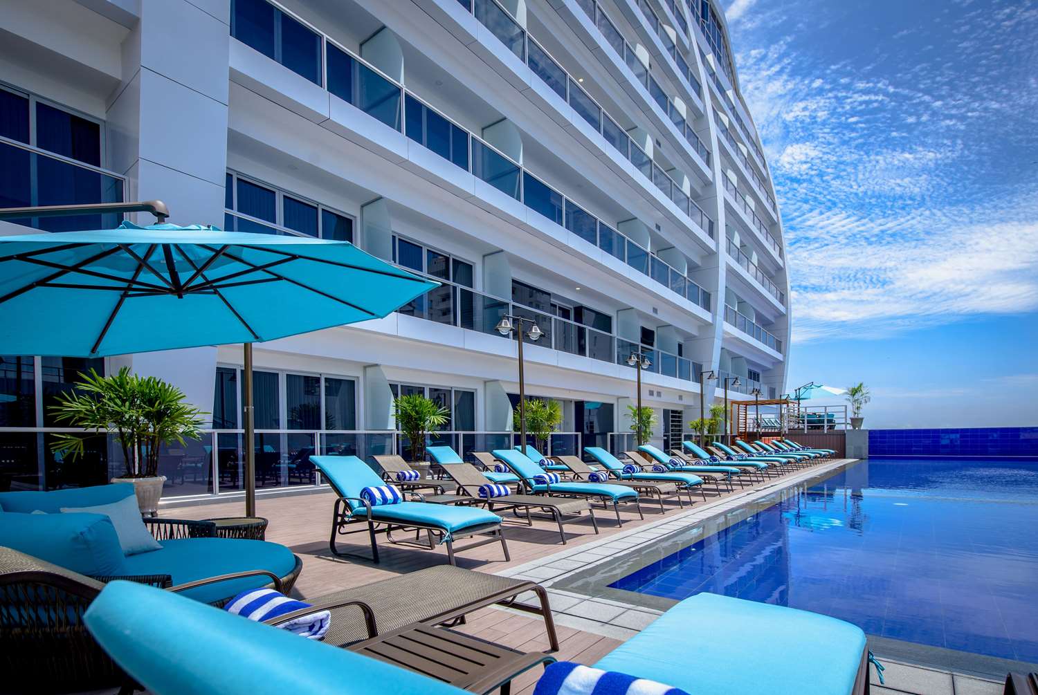 Wyndham Manta Sail Plaza Hotel and Convention Center 53/57