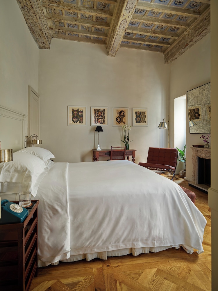 DELUXE, DOUBLE BED