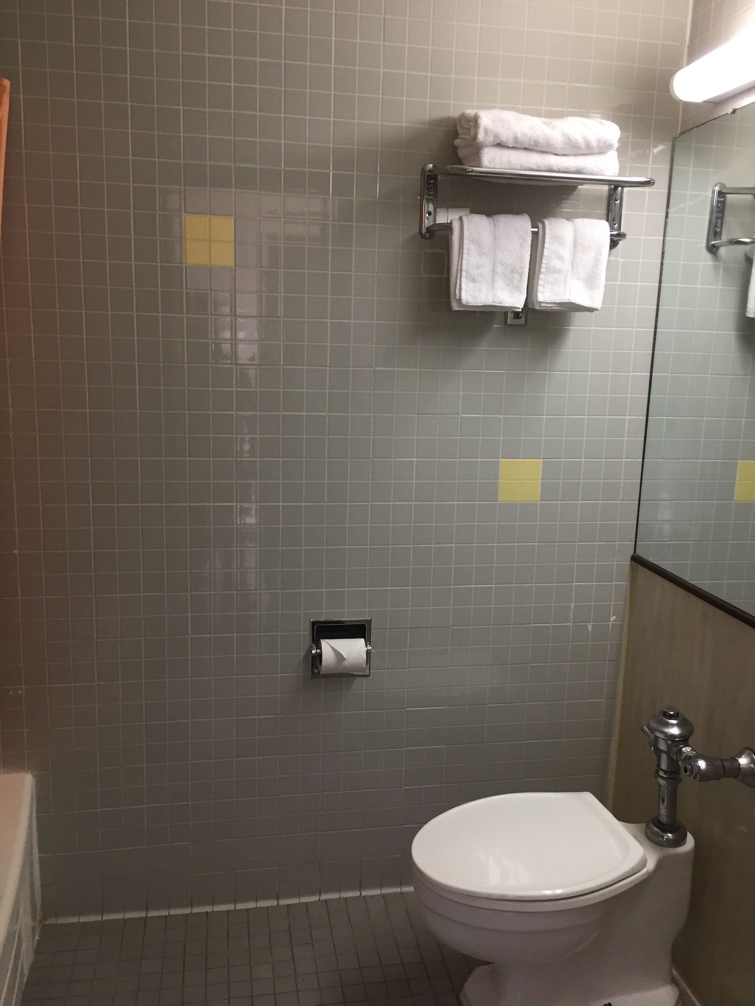 room, 2 double beds, smoking