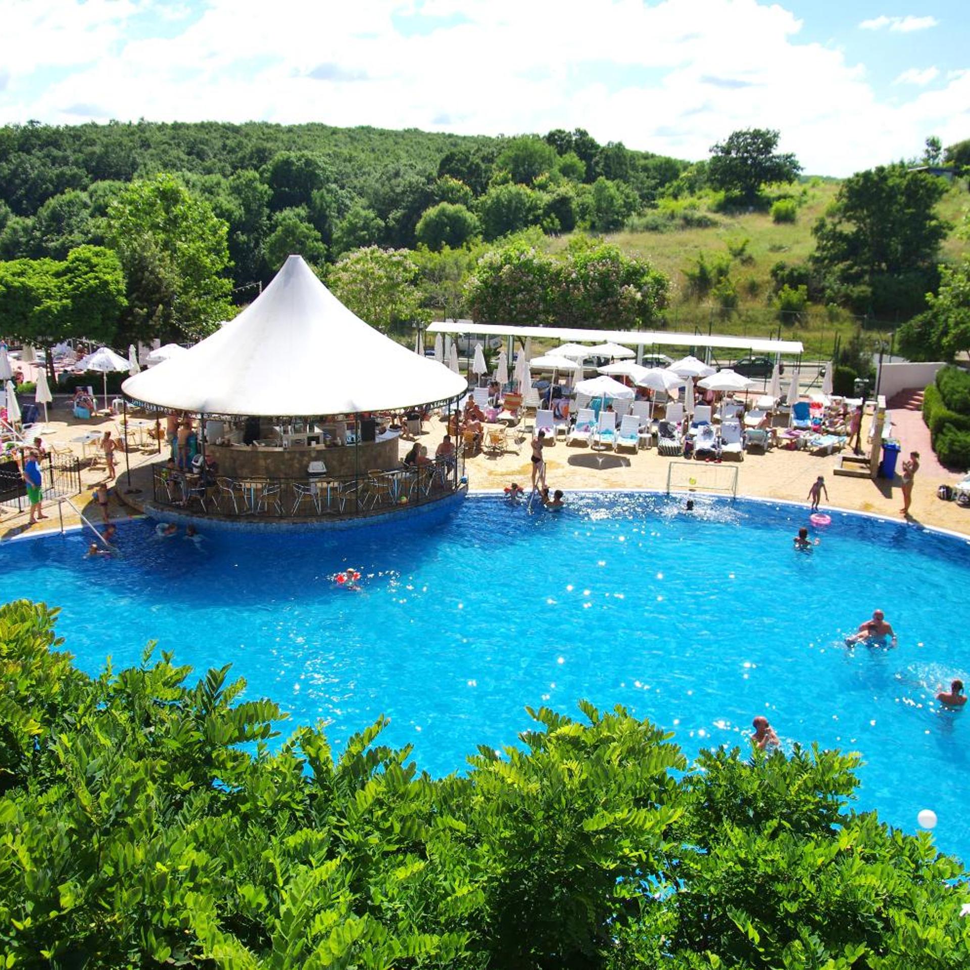 Bella Vista Beach Club 48/54