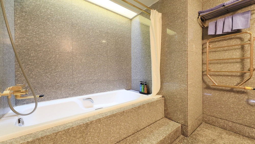 Kamogawa Grand Tower 37/42