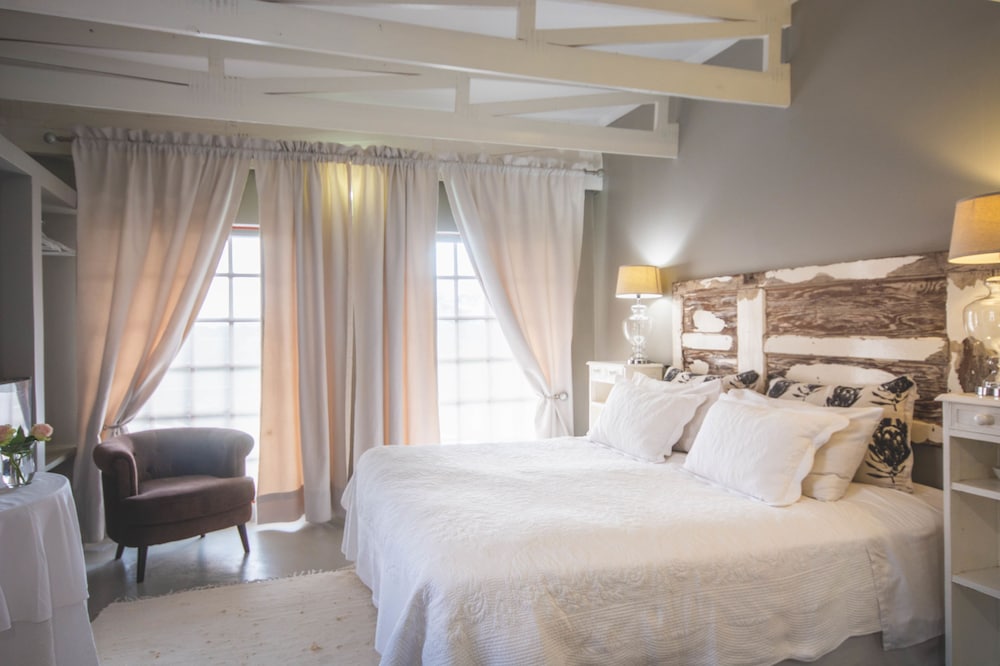 DELUXE, TWIN BEDS