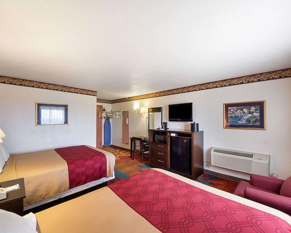 Rodeway Inn San Antonio Lackland AFB - SeaWorld 38/66