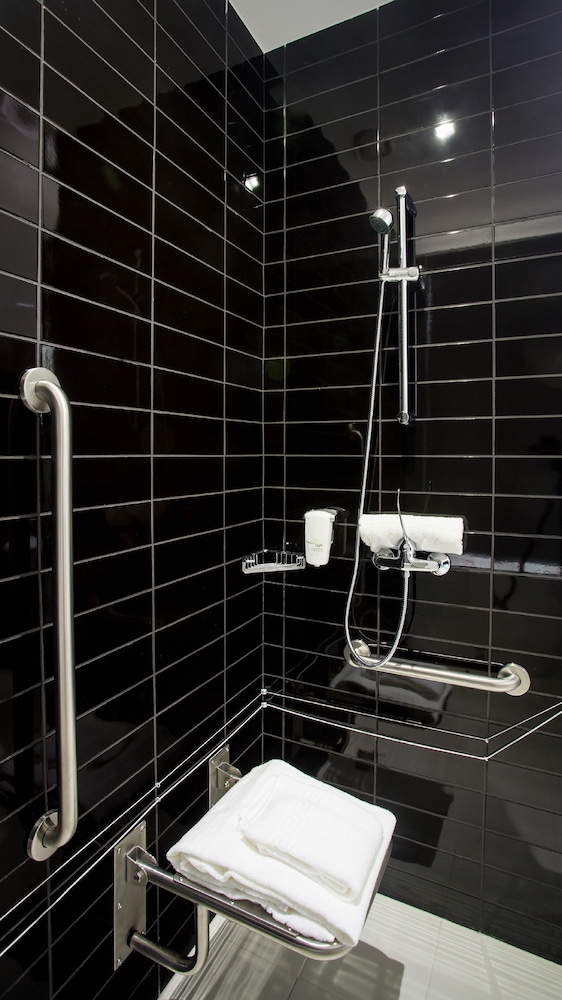 HOLIDAY INN EXPRESS LISBON AIRPORT 38/78