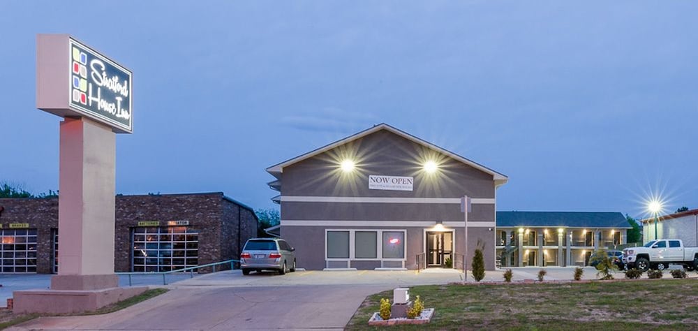 Stratford House Inns - Edmond 1/26