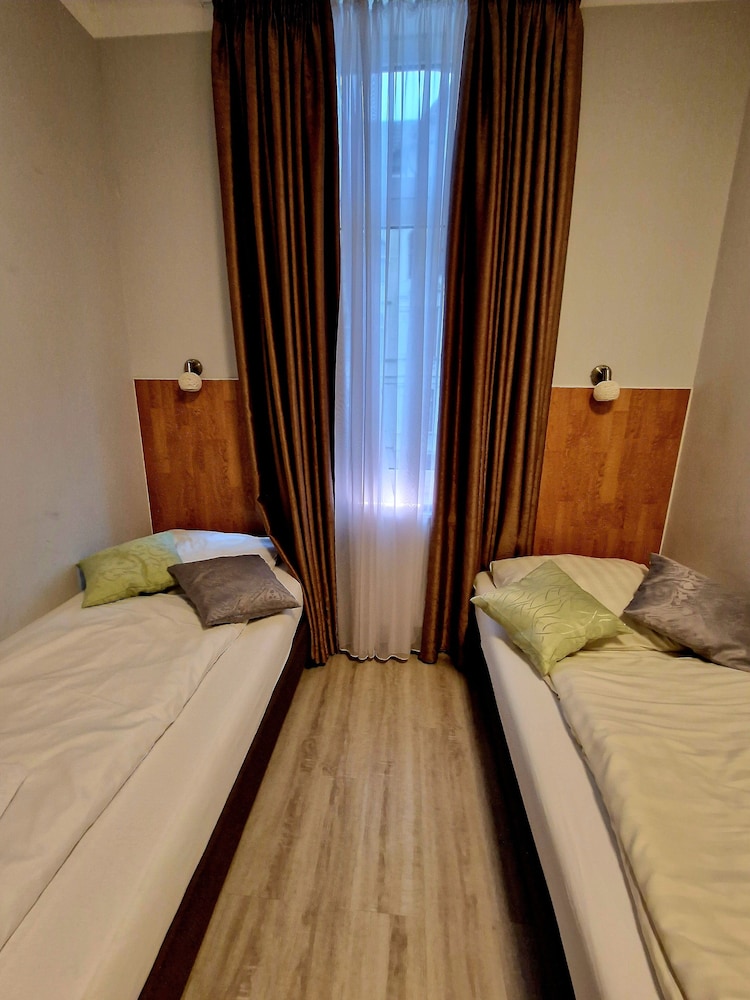 STANDARD, TWIN BEDS