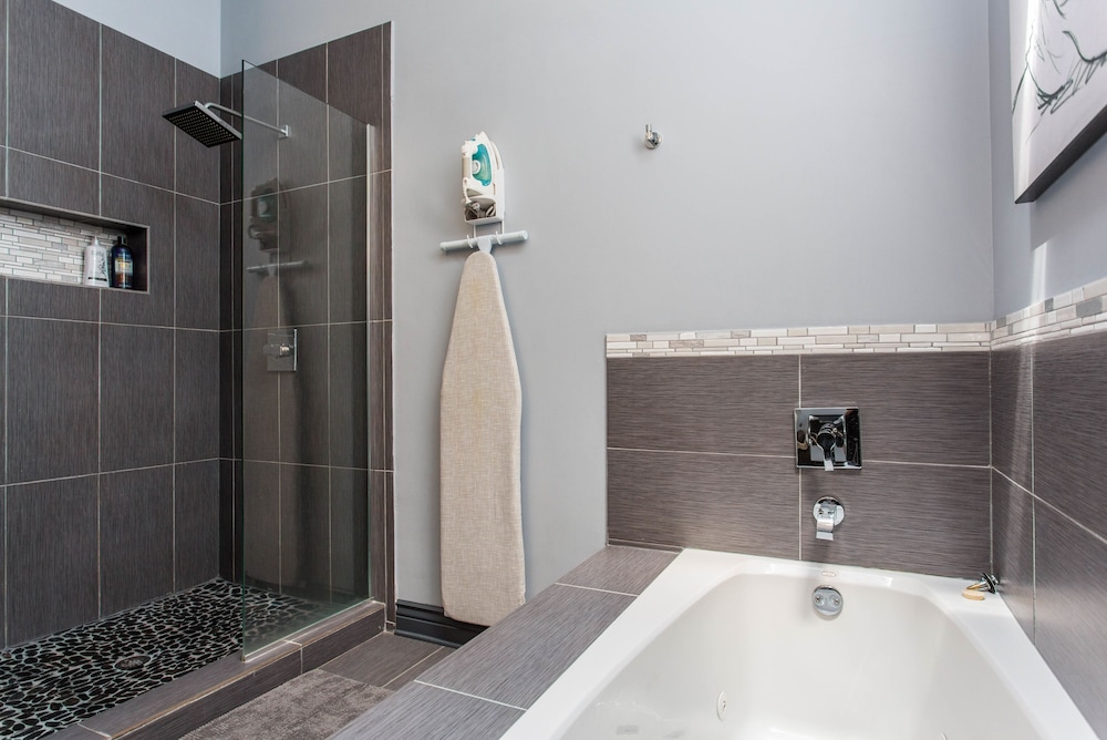 Mccormick Place Guest House 26/29