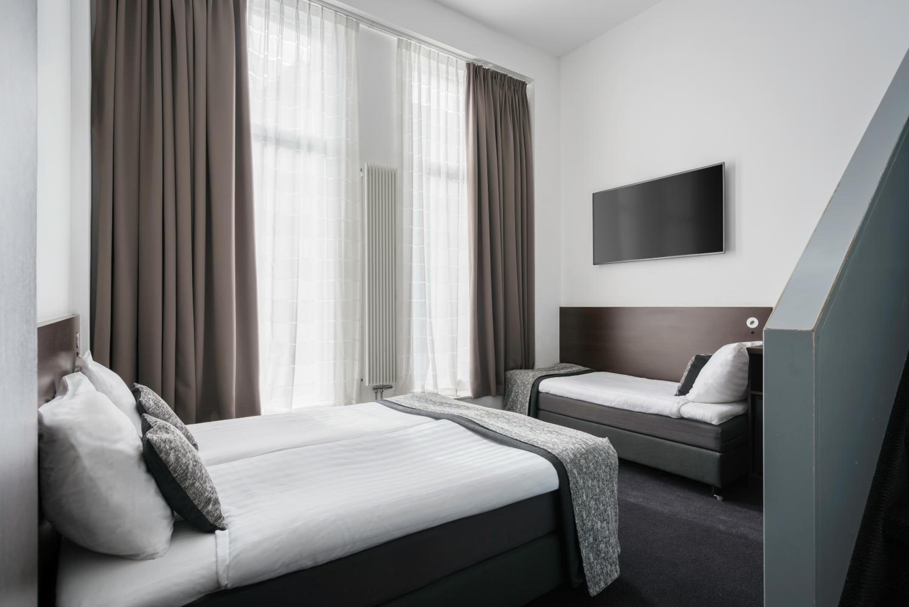 Semi Basement, Family, 1 Double and 3 Single Beds