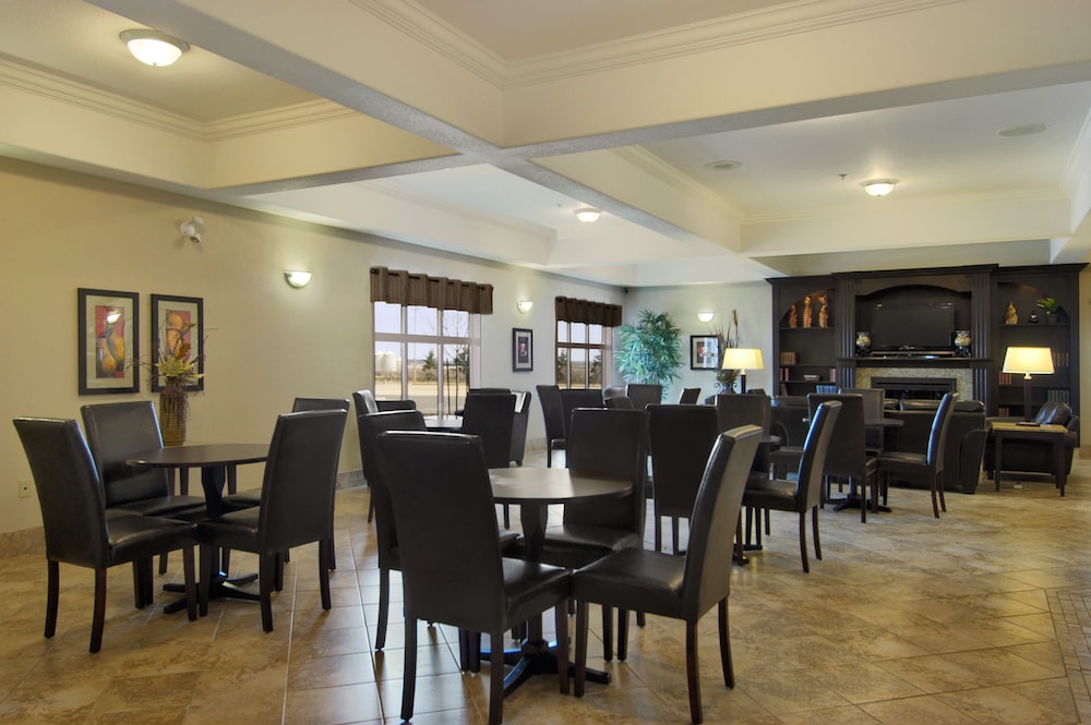 Ramada Westlock 30/37