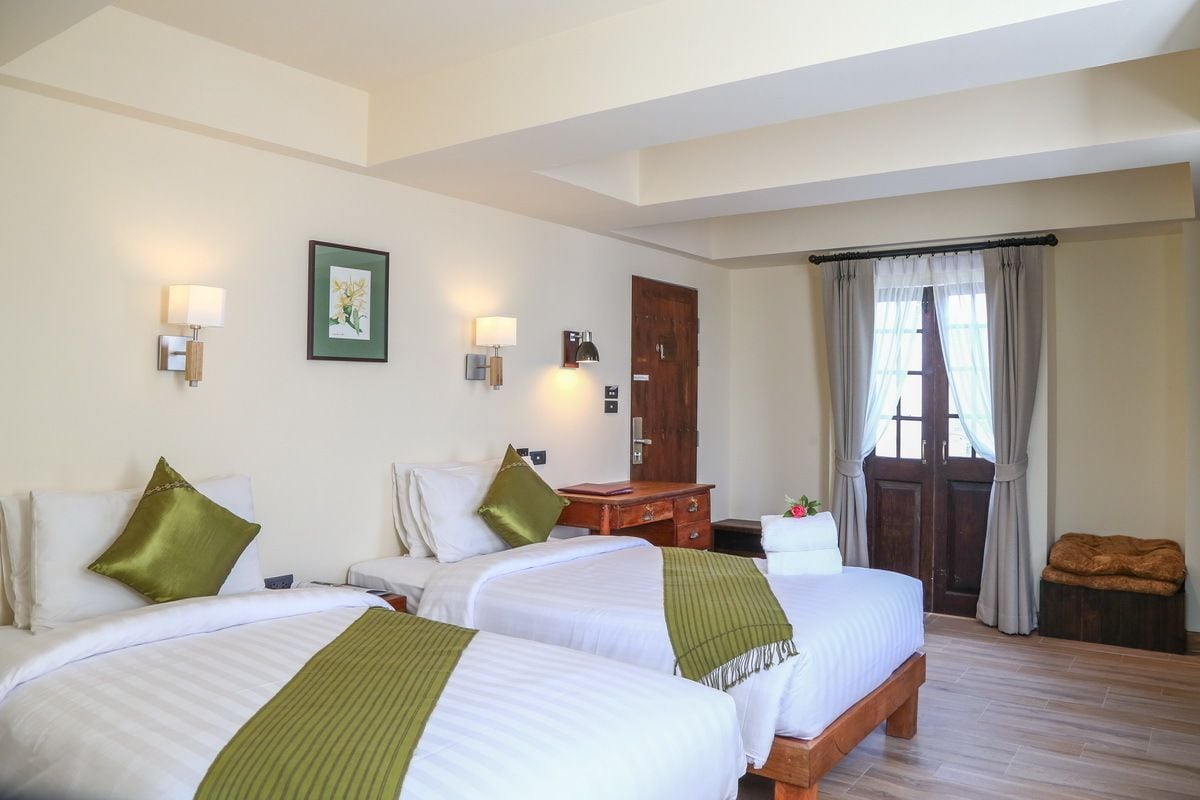 DELUXE, TWIN BEDS