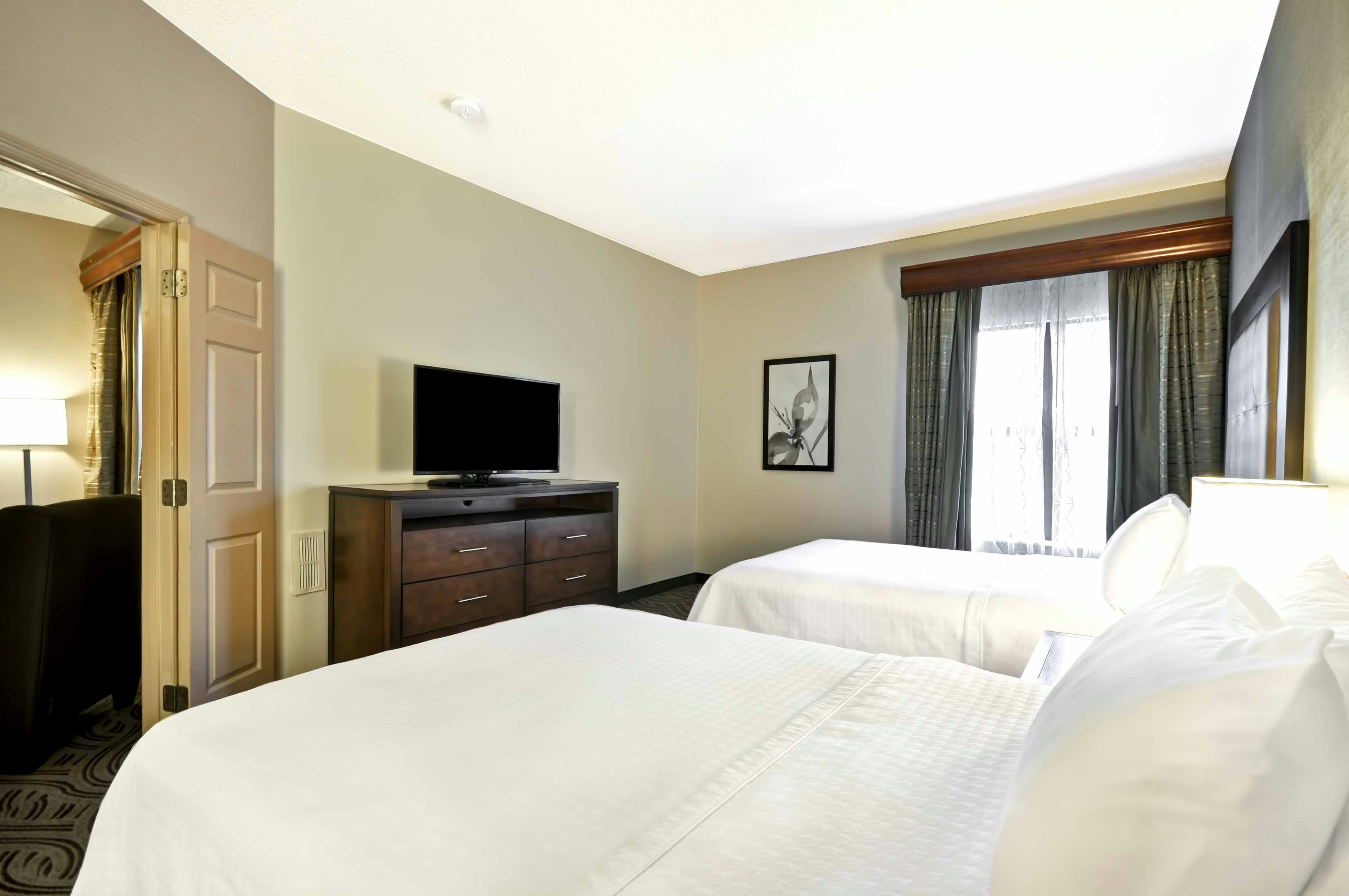 SUITE, KING BED, ACCESSIBLE