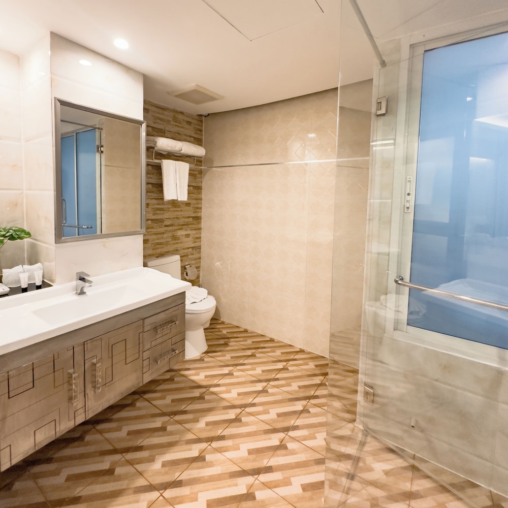 Golden Empire Suvarnabhumi Hotel 30/48