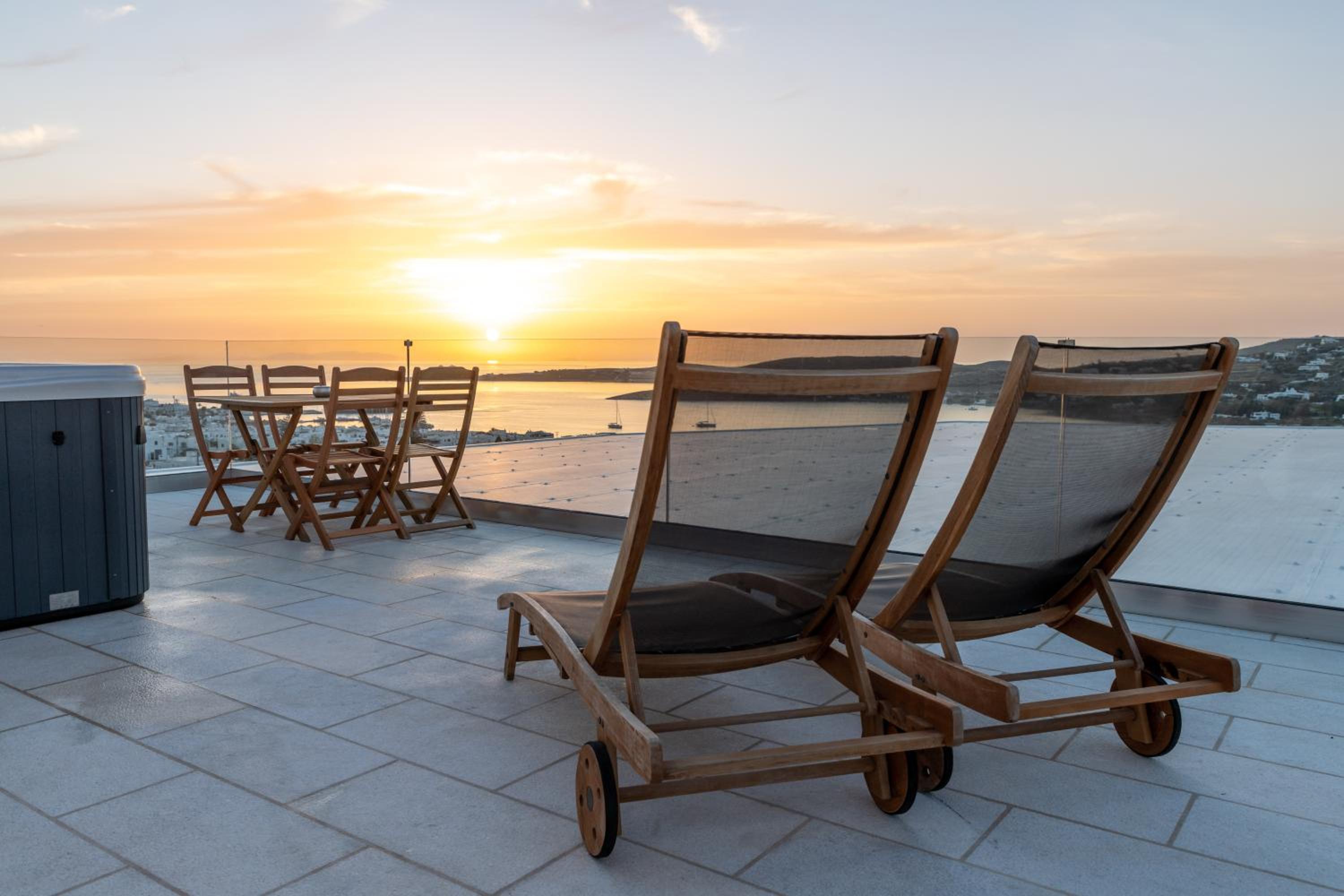 Sunset View Hotel &amp; Apartments 77/100