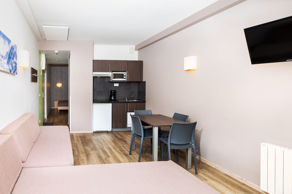 SOWELL RESIDENCES Cret Voland 35/50