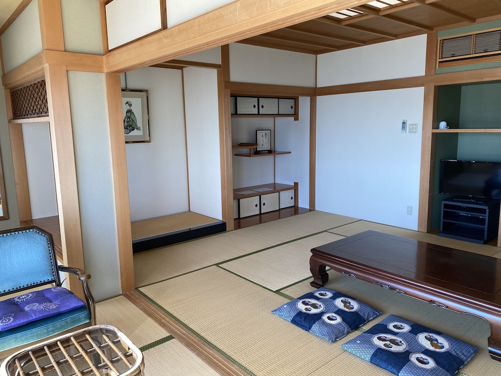 Private, Style, Deluxe, 6 Futon Beds, Ocean View, Shared Bathroom