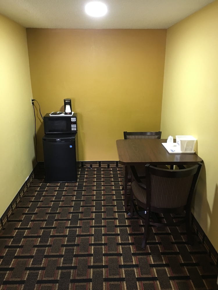Days Inn By Wyndham Orange City/Deland 25/39