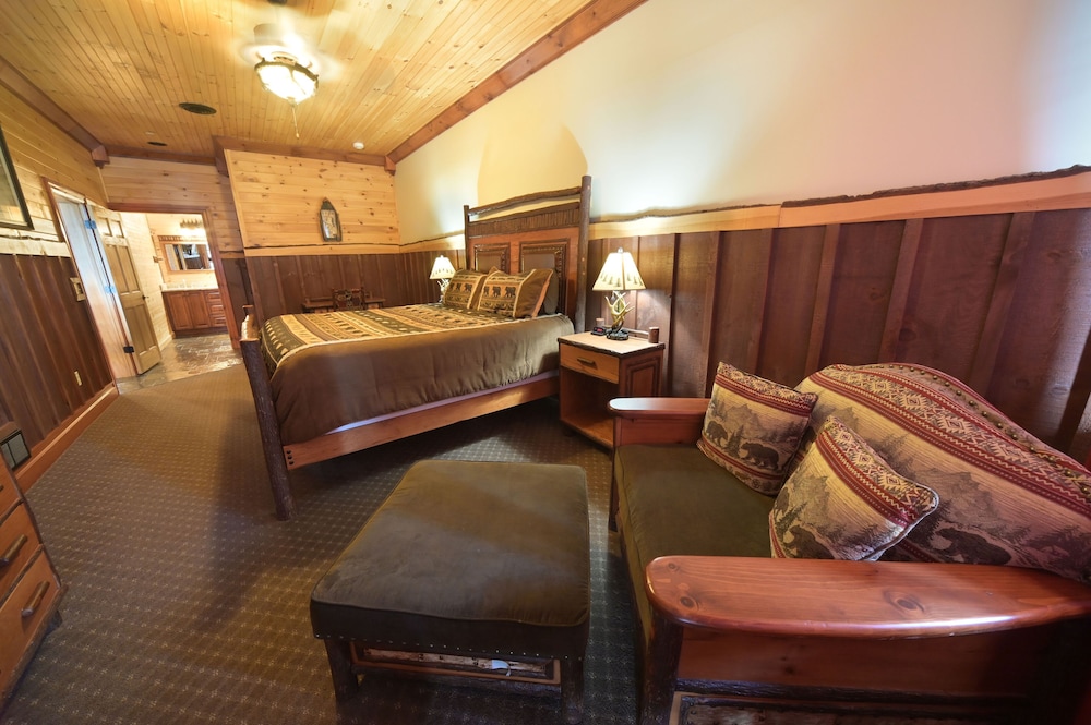 The Lodges at Cresthaven 36/60