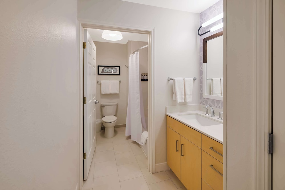 جناح سوبيريور بسرير كينج وسريرين كوين بغرفتي نوم، Sonesta ES Suites Andover Boston 6/6