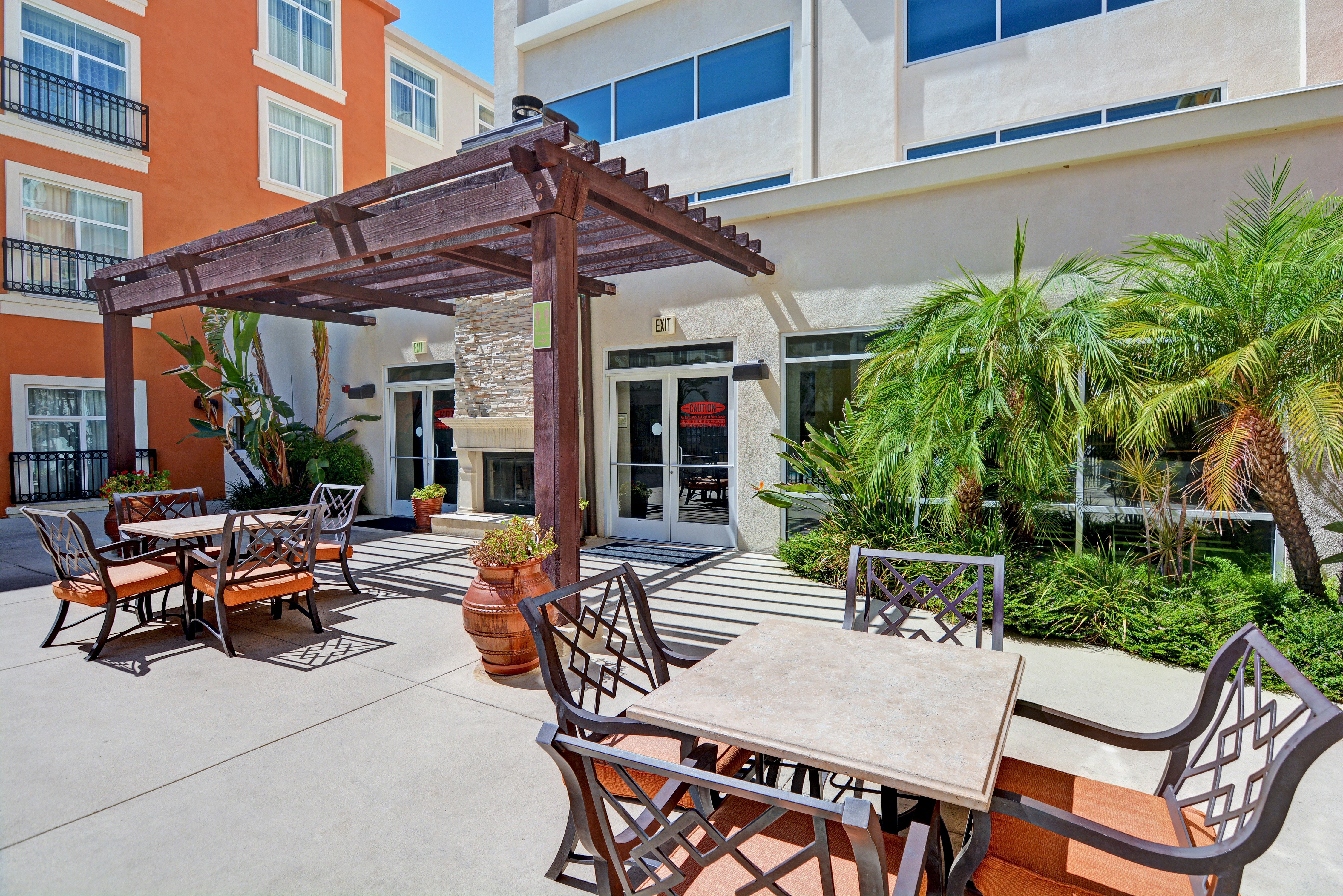 Embassy Suites Valencia 24/58