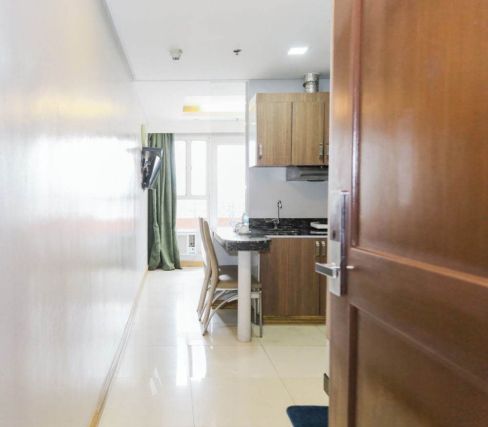 Pacific Bay Grand Suites 6/50