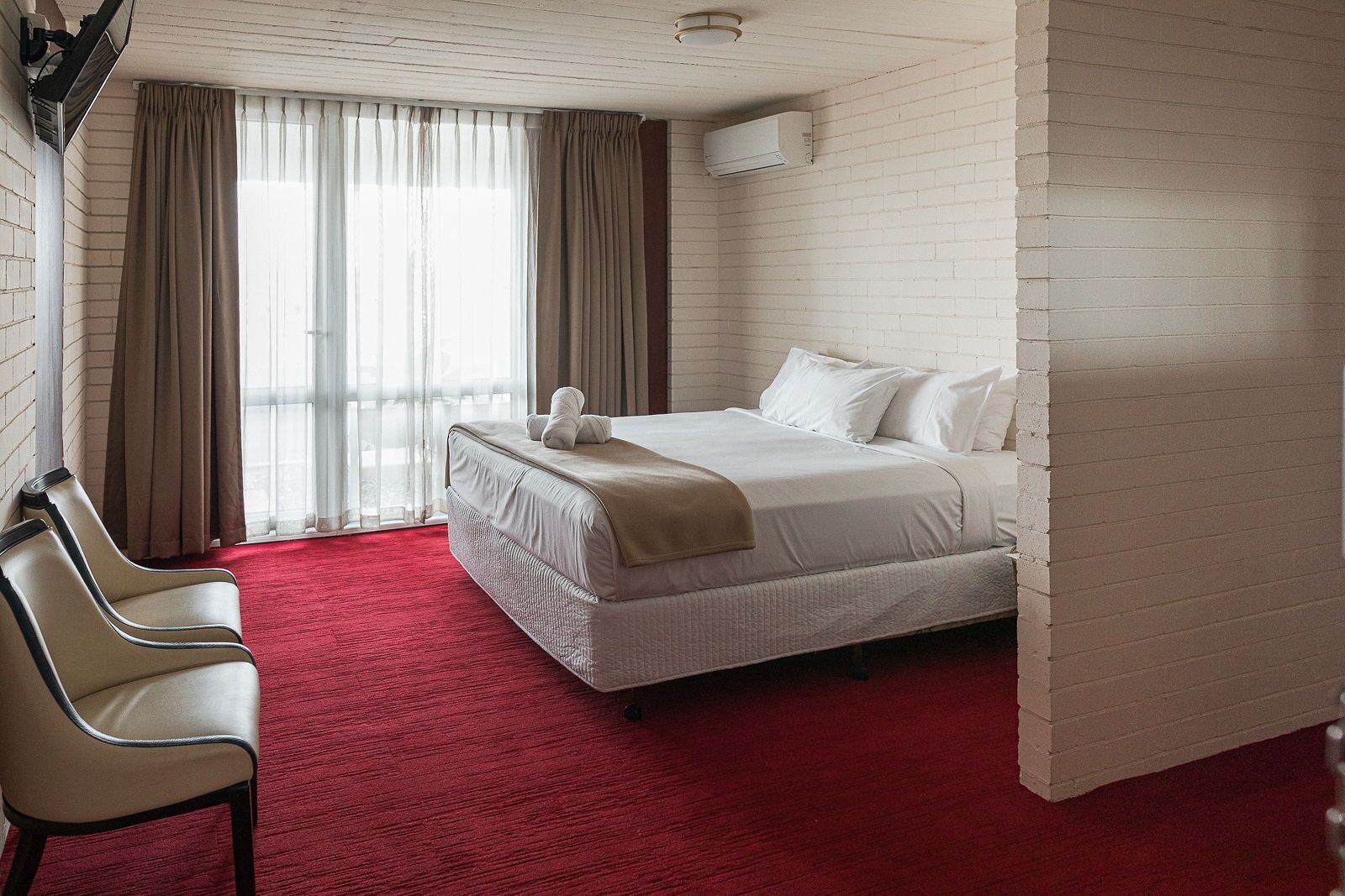 2 BEDROOMS, SUITE