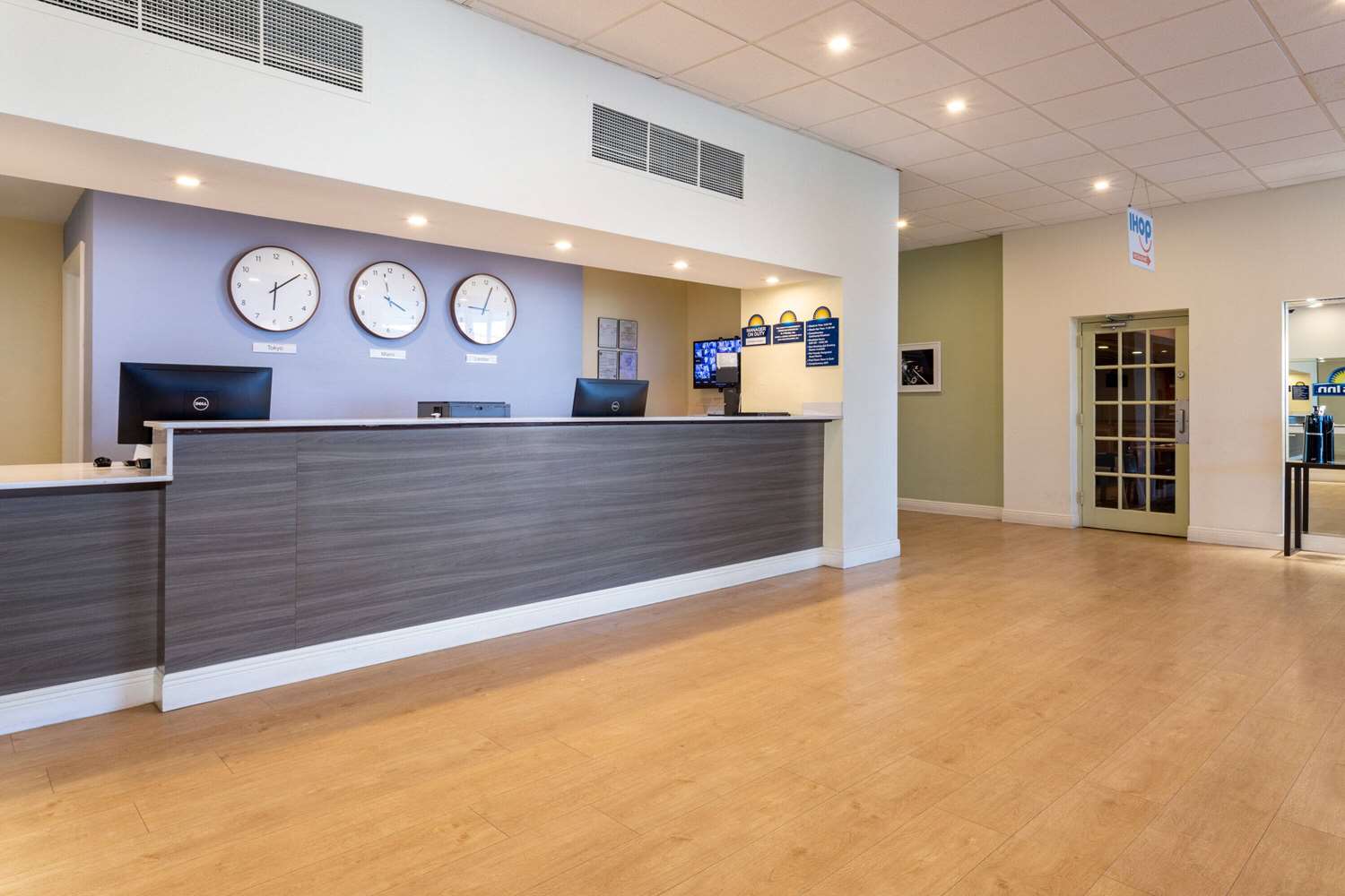 Days Inn by Wyndham Titusville Kennedy Space Center 5/37