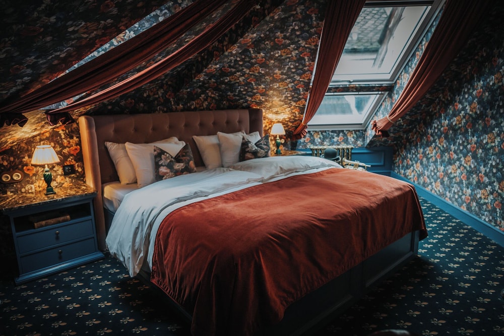 MINI, SUITE, KING BED