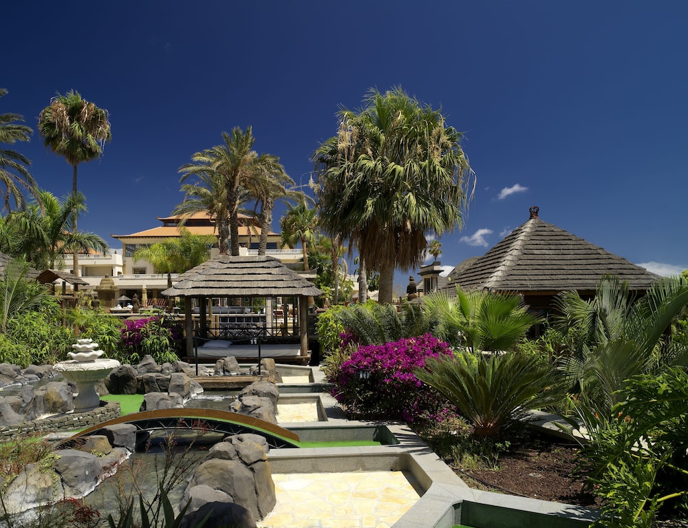 Regency Country Club Hotel 50/53