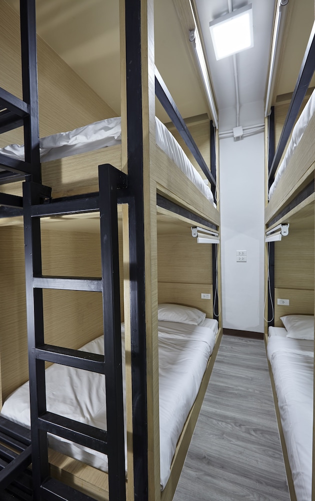 Le Bonheur Poshtel 8/39