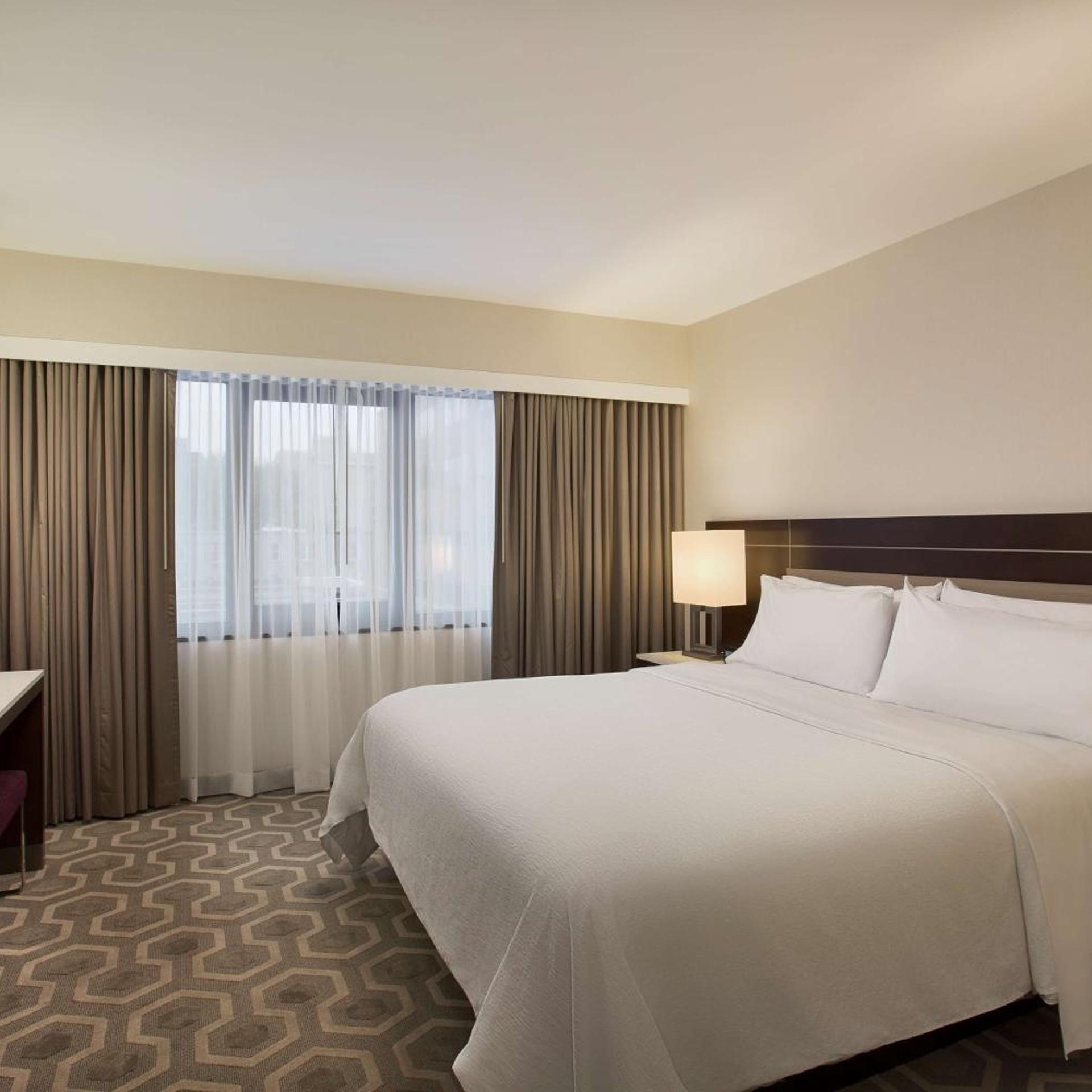 2 Rooms, Suite, King Bed, Corner