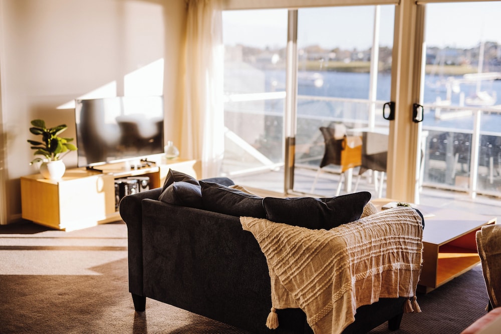 York Cove Hotel 42/59