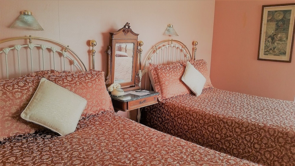 The Mendocino Hotel and Garden Suites 24/47
