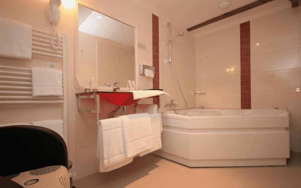 LOGIS AUBERGE DE LA XAINTRIE 45/47