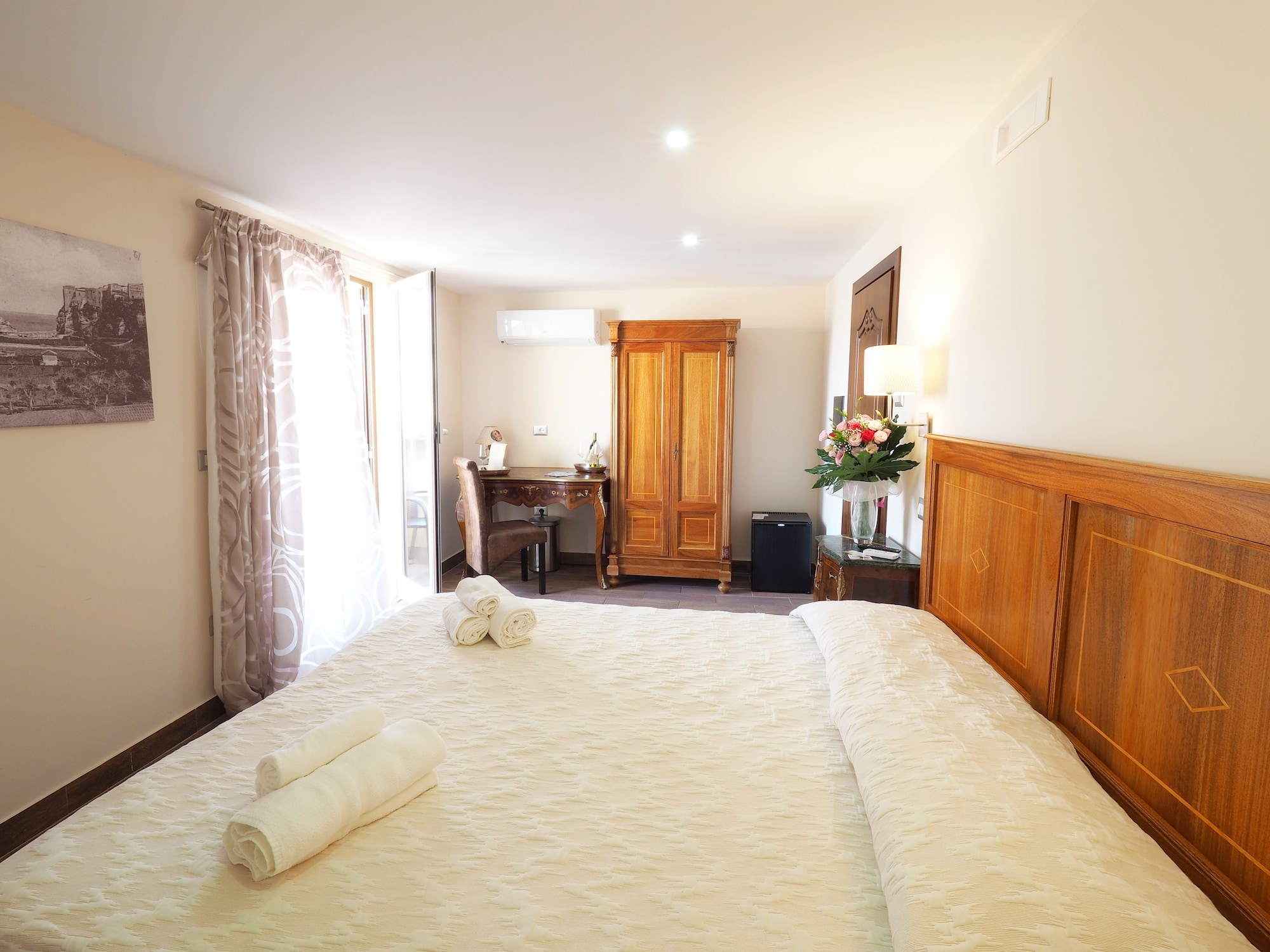 DESIGN, DOUBLE OR TWIN BED, TERRACE