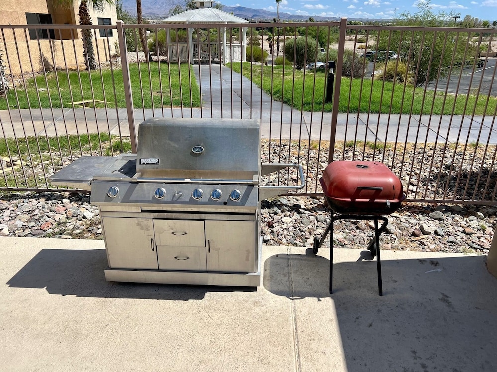 Studio6 Suites Lake Havasu City AZ 42/61