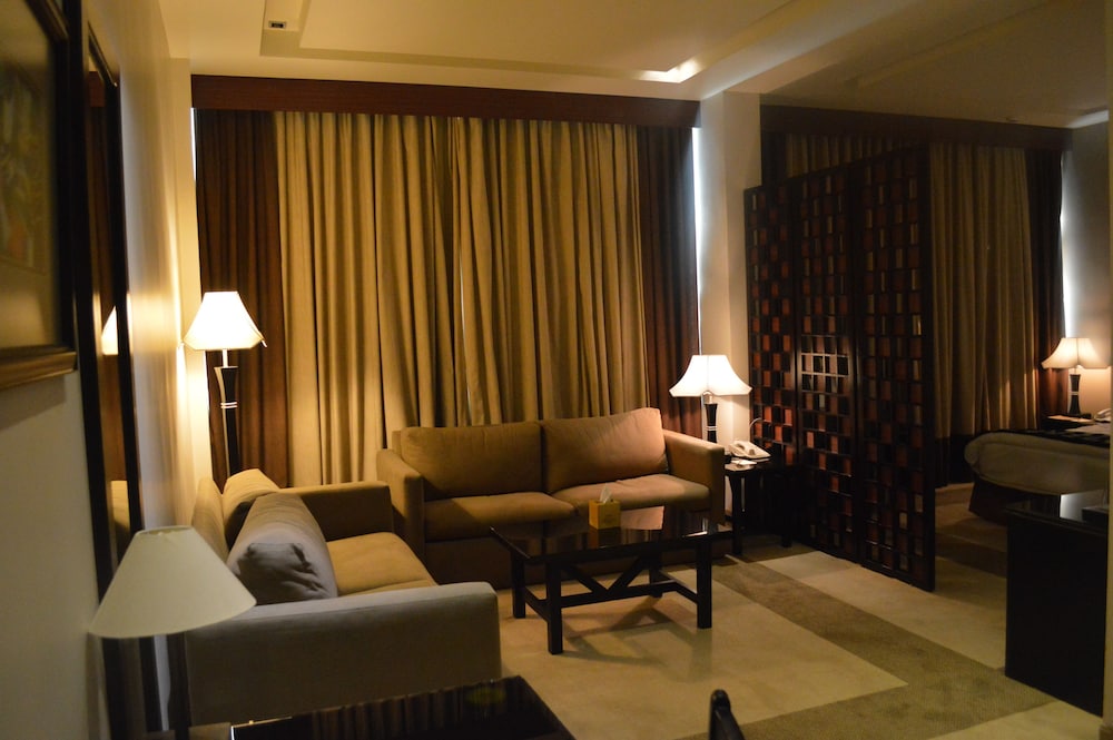 Century Park Hotel 19/38