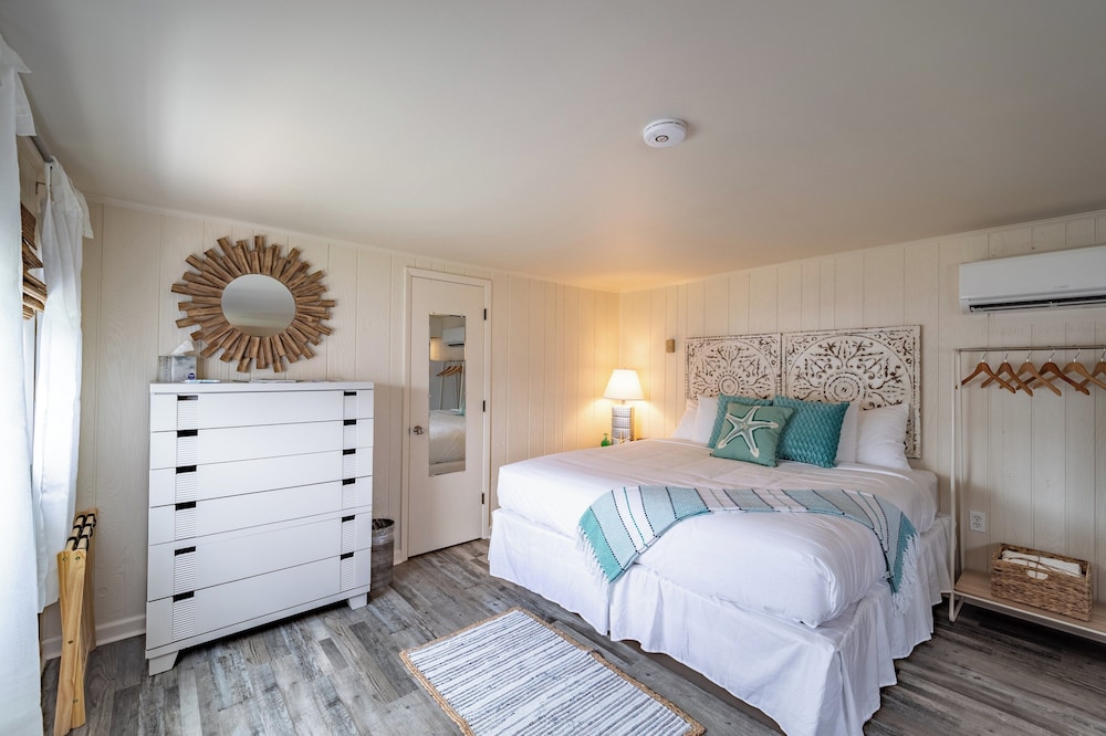 Ocean Glass Inn 10/50