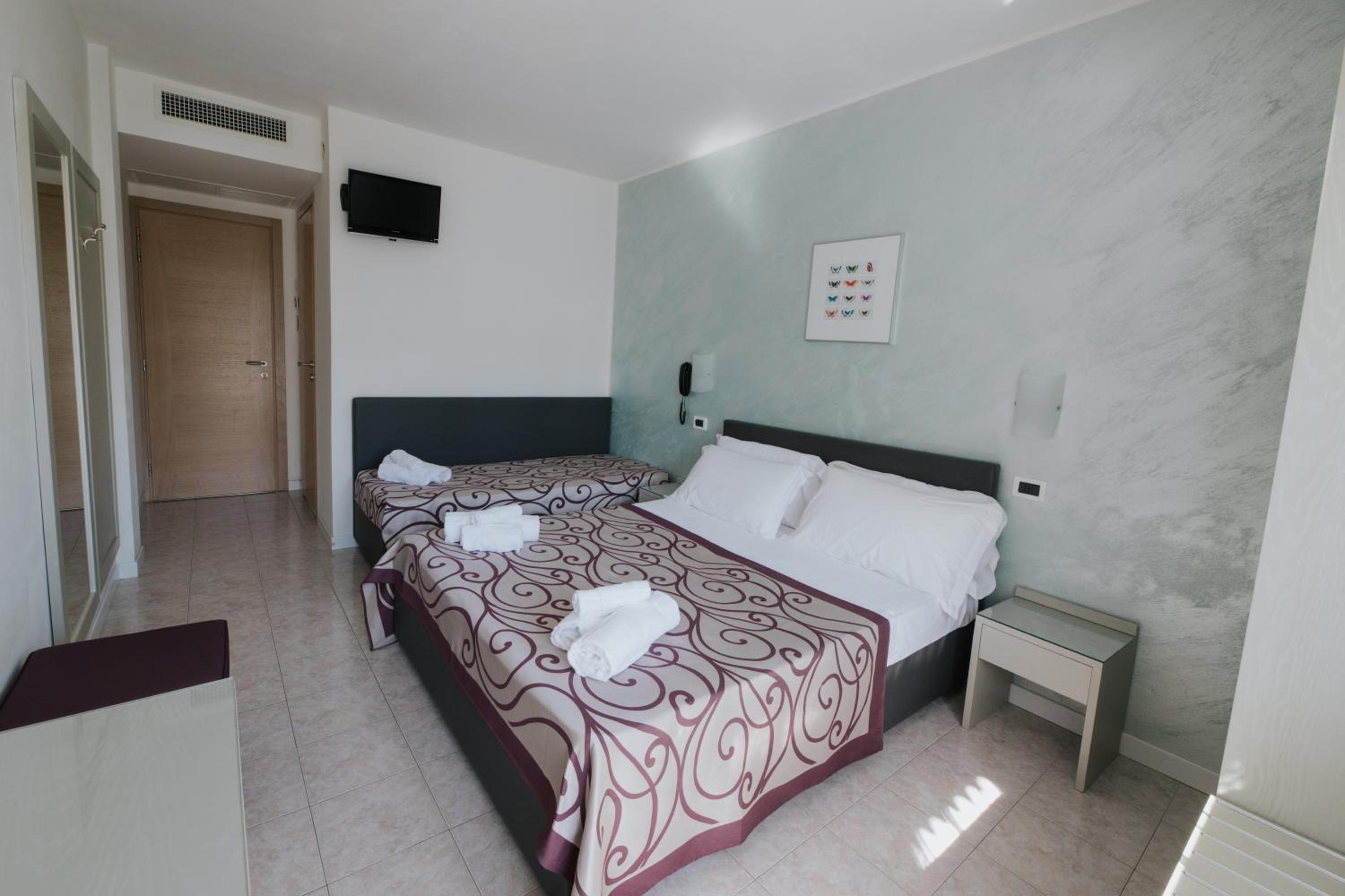 Hotel Gloria 34/68